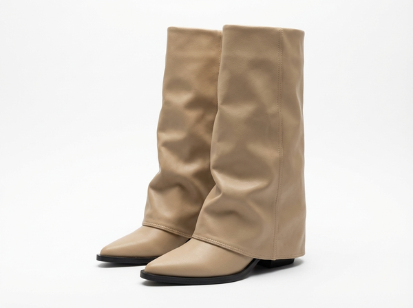 Santiag haute beige Simili Cuir Femme - Design minimaliste avec bout pointu distinctif - three_quarter_view