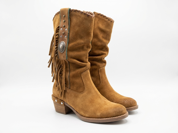 Santiag mi-haute camel Daim Synthétique Femme - Franges western avec clous élégants - three_quarter_view