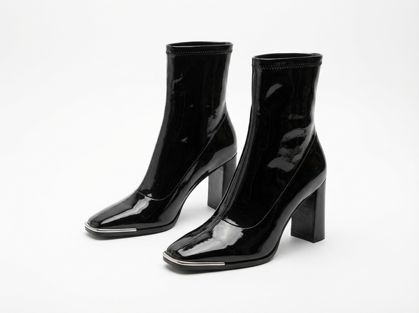 Santiag mi-haute noir Synthétique Femme - Finition vernie avec talons modernes - three_quarter_view