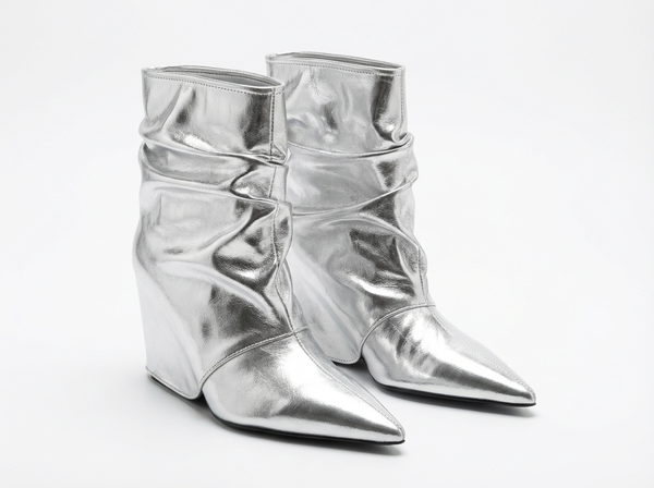 Bottine haute argenté Simili Cuir Femme - Santiags argentées au design plissé moderne - three_quarter_view