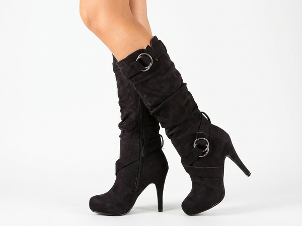 Botte haute noir Daim Femme - Santiags élégantes, bout pointu, boucles audacieuses - three_quarter_view