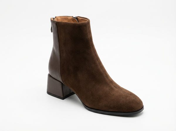 Bottine à talon marron Daim Femme - Santiags minimalistes en daim brun élégant - three_quarter_view