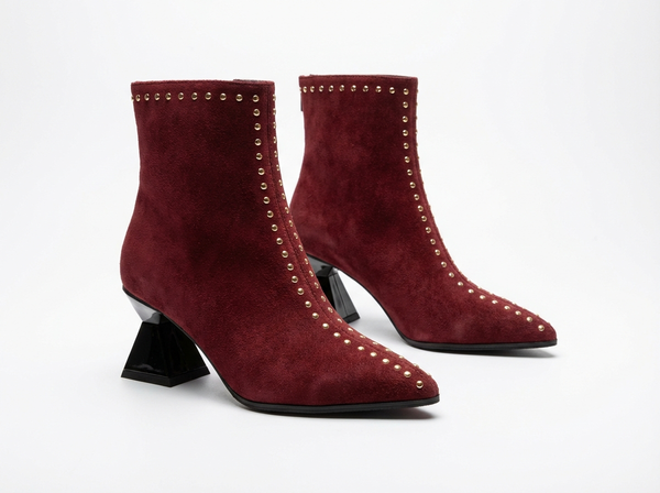 Bottine haute rouge Daim Synthétique Femme - Santiags rouges à clous dorés - three_quarter_view