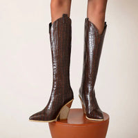 Santiag haute marron foncé Daim Synthétique Femme - Motif crocodile et talon incliné robuste 1