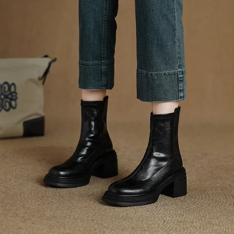 Bottine haute noir Simili Cuir Femme - Élégance contemporaine avec talons carrés robustes 6