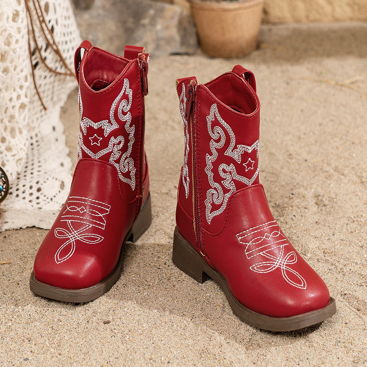 Santiag mi-haute rouge Cuir Fille - Broderies blanches et style western moderne 7