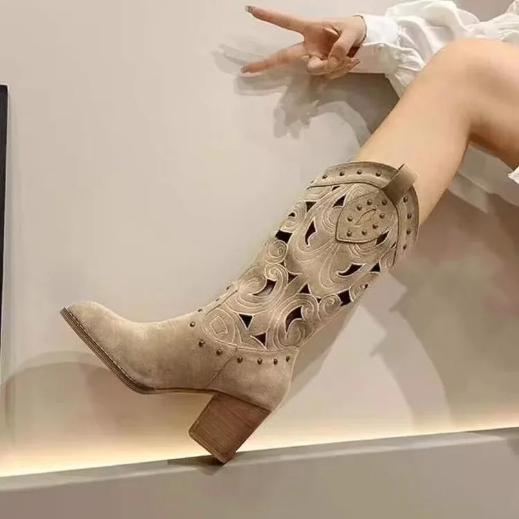 Santiag haute beige Simili Cuir Femme - Broderie western et petits clous.