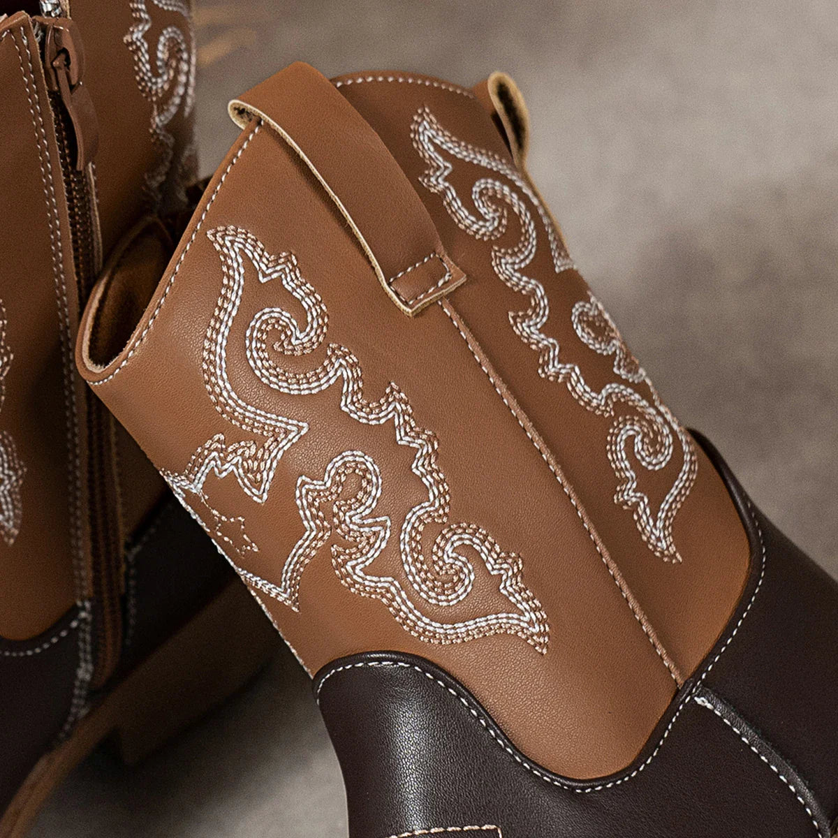 Santiag mi-haute marron foncé Simili Cuir Fille - Broderies western blanches sur fond marron 7