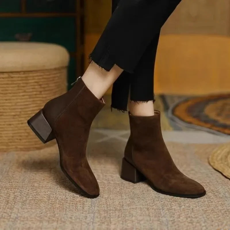 Bottine à talon marron Daim Femme - Santiags minimalistes en daim brun élégant 5
