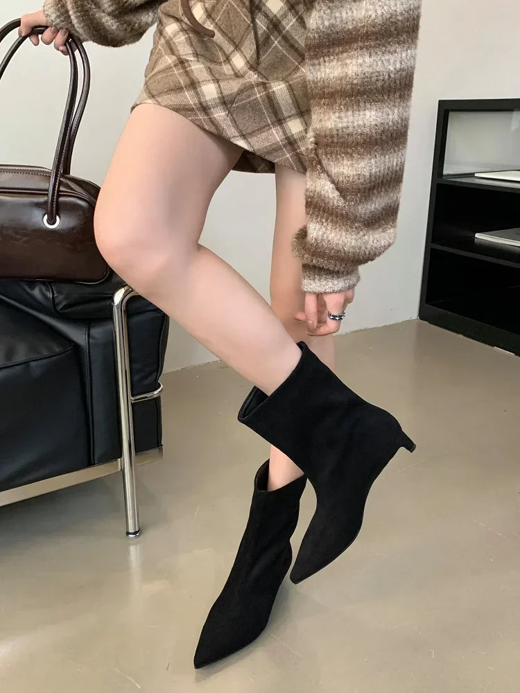 Botte haute noir Daim Synthétique Femme - Minimalisme chic au style western 2