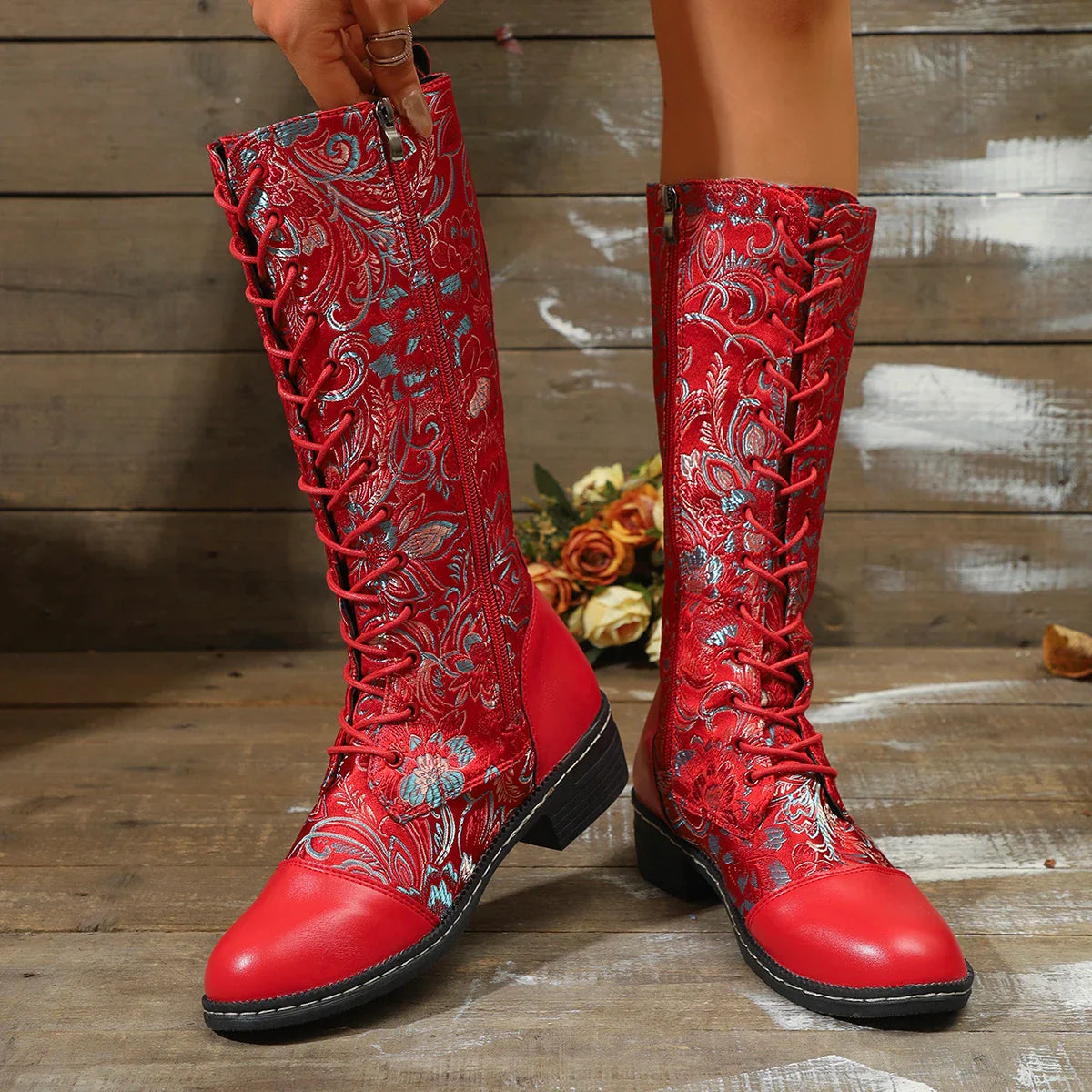 Botte haute rouge Simili Cuir Femme - Bottes rouges brodées style western chic