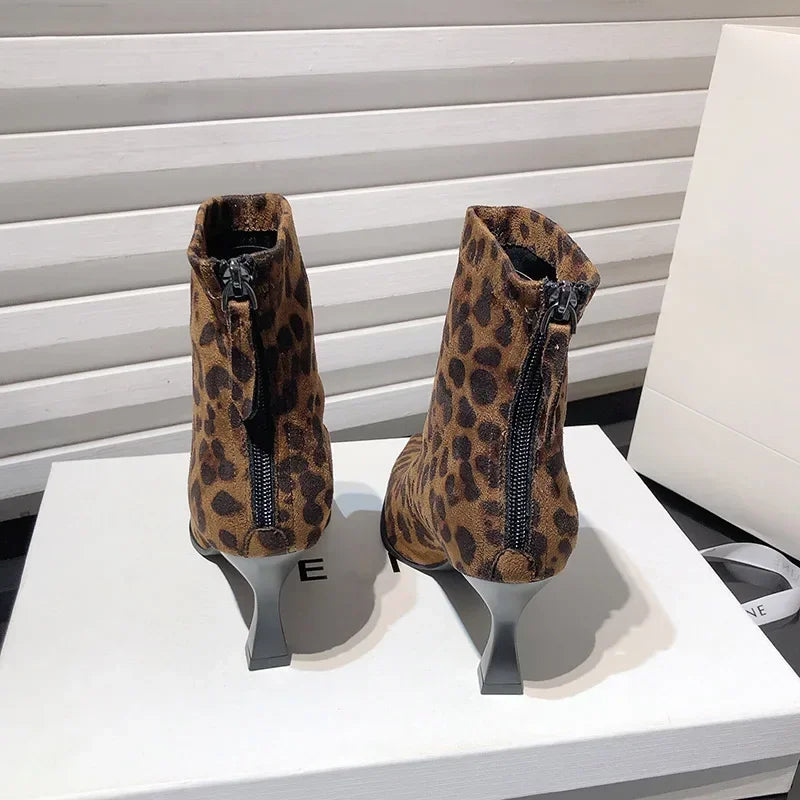 Bottine à talon marron Daim Synthétique Femme - Motif léopard et talon conique élégant 3