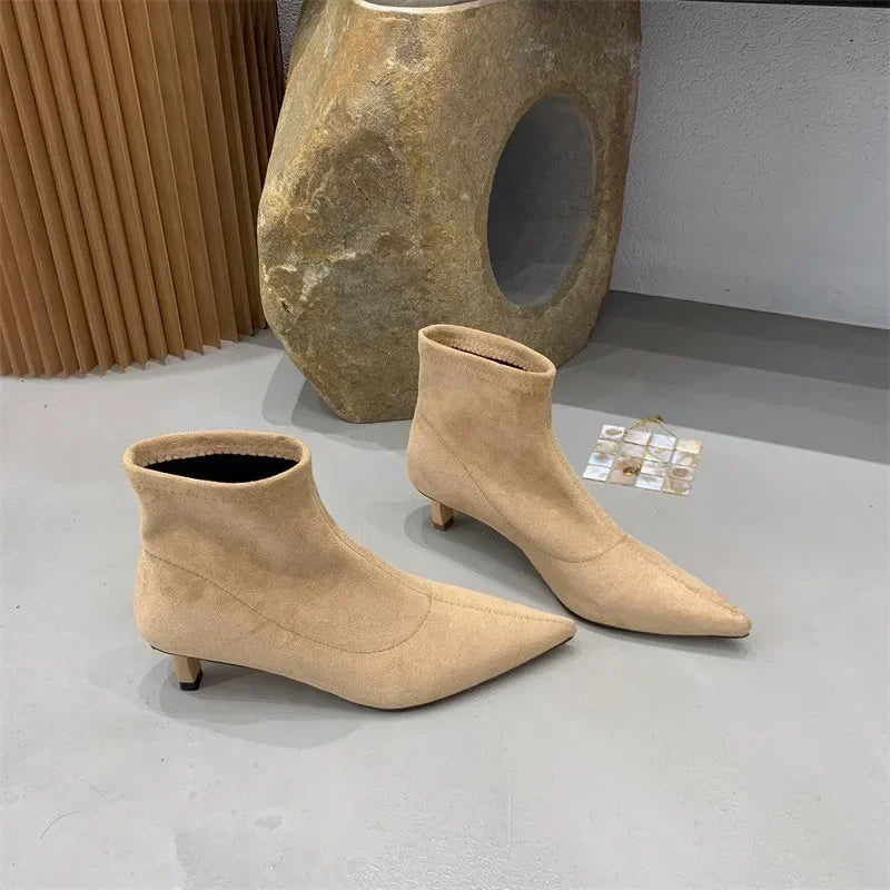 Bottine à talon beige Daim Femme - Bottines pointues au style western chic 4