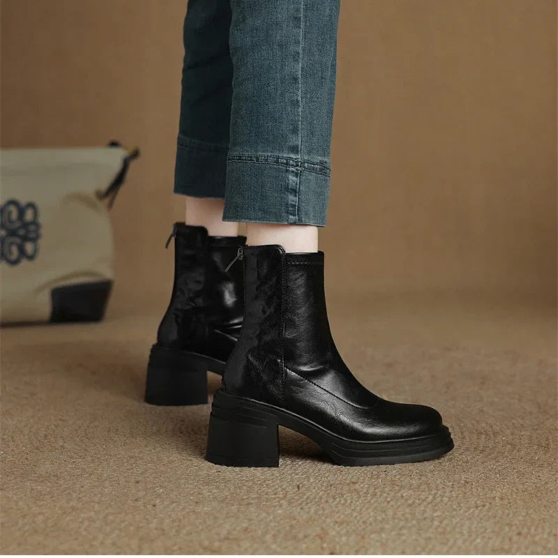 Bottine haute noir Simili Cuir Femme - Élégance contemporaine avec talons carrés robustes 5