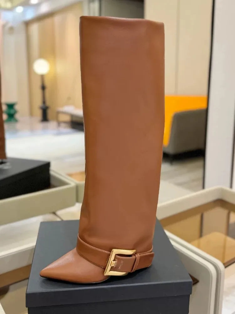 Santiag haute marron Synthétique Femme - Élégante avec boucle dorée distinctive