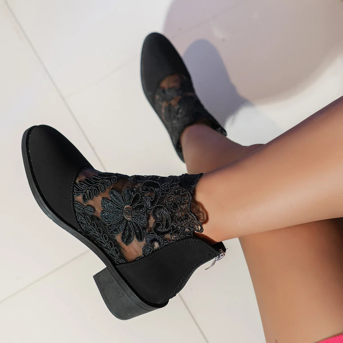Bottine à talon noir Synthétique Femme - Bottine noire broderies florales élégantes 4
