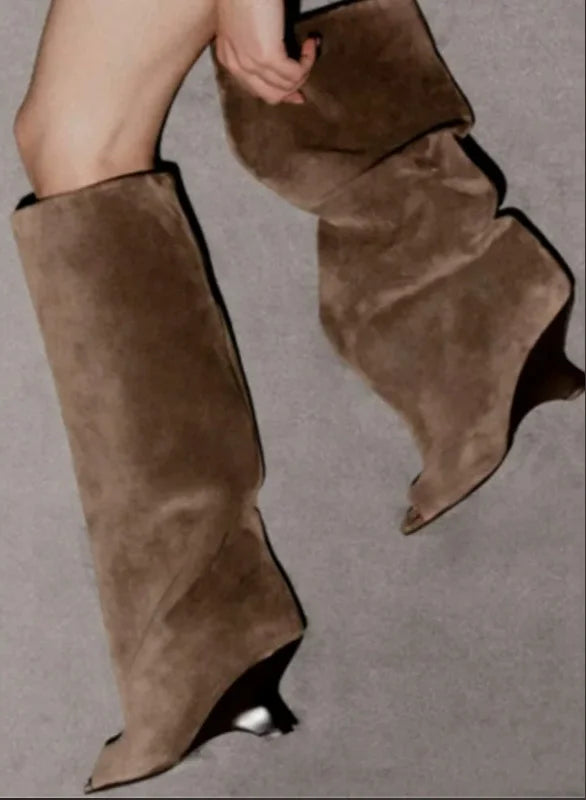 Santiag haute marron Daim Femme - Silhouette élancée avec bout ouvert moderne