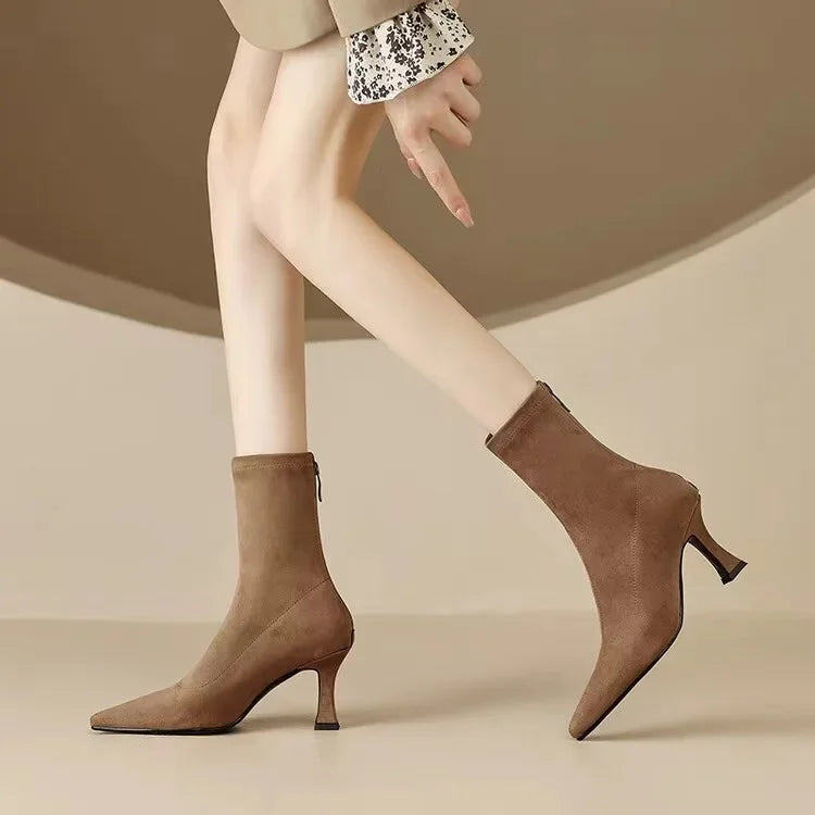 Bottine à talon marron Daim Femme - Élégance chic en style western moderne 5