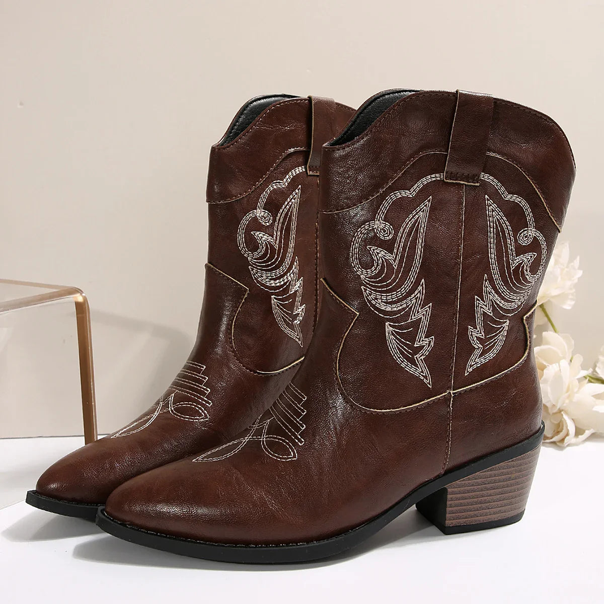 Santiag mi-haute marron Simili Cuir Femme - Broderie contrastée élégante sur fond marron 4