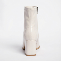 Bottine à talon blanc Synthétique Femme - Santiags blanches vernis chic et modernes 4