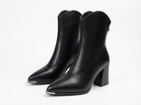 Bottine haute noir Cuir Femme - Bout pointu avec ornement métallique argenté 1