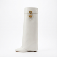 Botte haute blanc Cuir Femme - Santiags blanches à cadenas doré chic 2