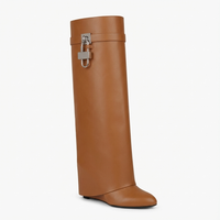 Botte haute camel Cuir Femme - Design épuré avec cadenas chic 1