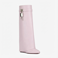 Botte haute rose Cuir Femme - Cuir rose et cadenas argenté audacieux 1