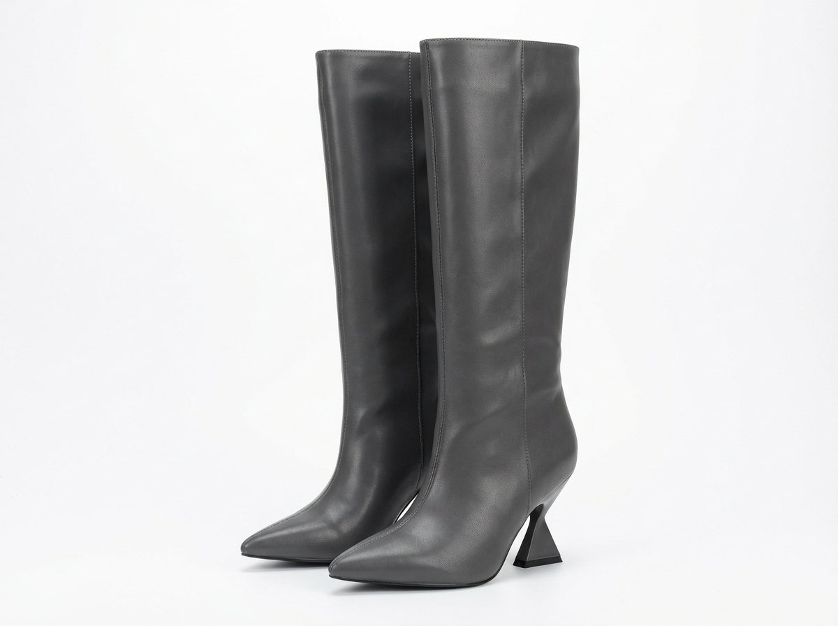 Botte haute gris Synthétique Femme - Élégance moderne avec talons inversés