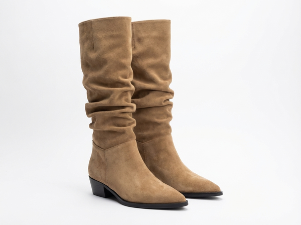 Santiag haute marron clair Daim Femme - Style élancé avec effet plissé élégant - three_quarter_view