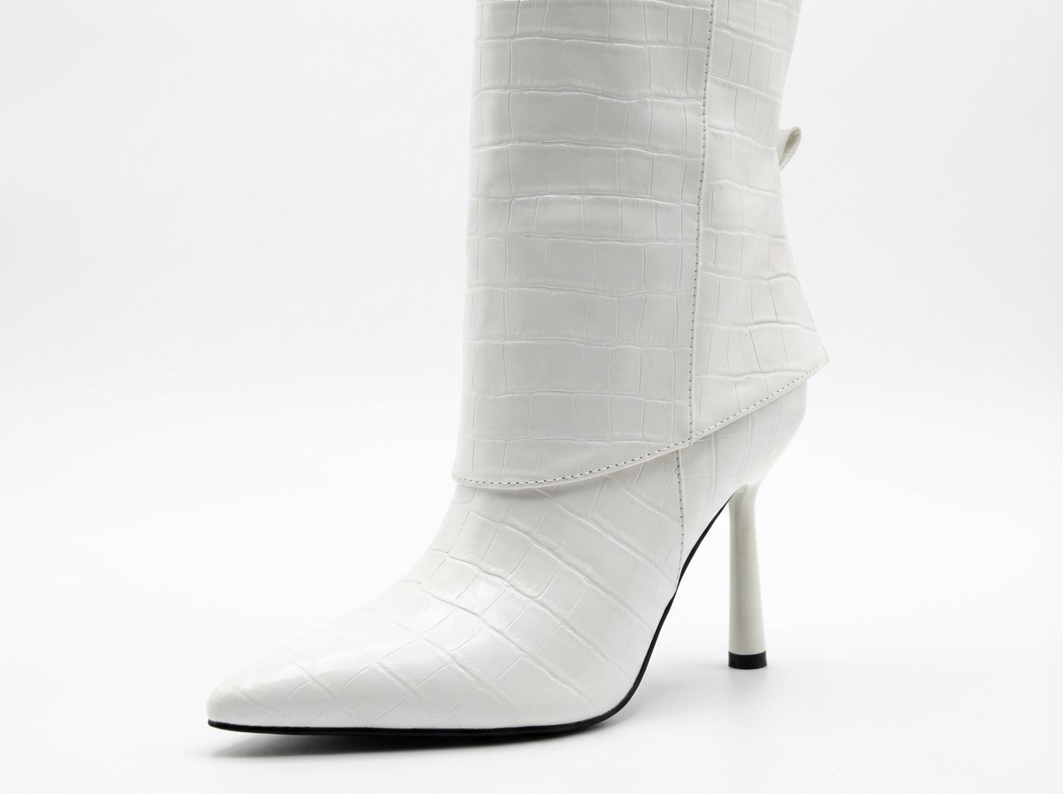 Botte haute blanc Synthétique Femme - Santiags blanches à texture crocodile 2
