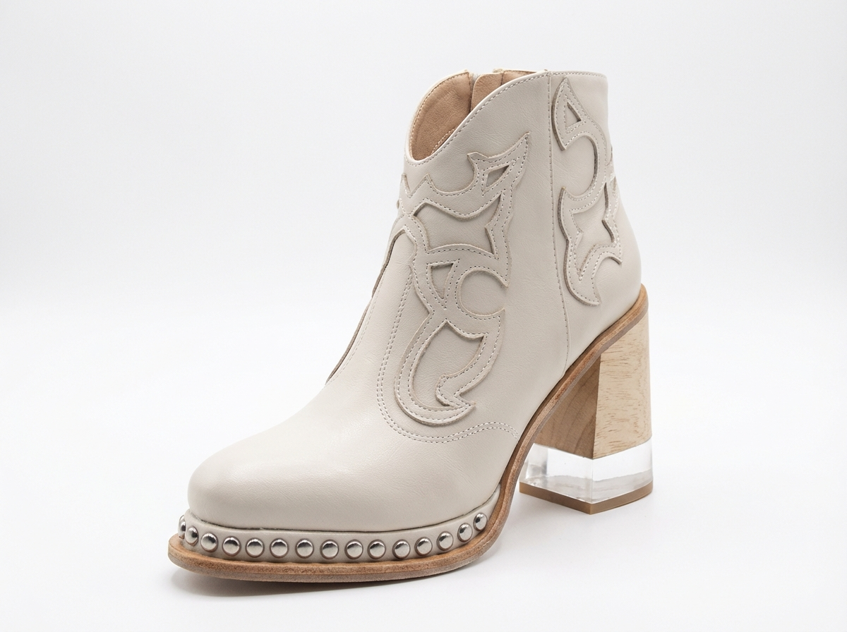 Santiag mi-haute blanc Simili Cuir Femme - Chelsea élégante avec broderies et clous