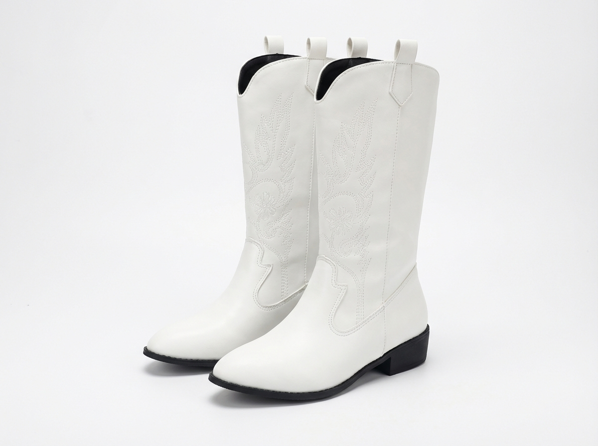 Santiag mi-haute blanc Simili Cuir Femme - Broderie florale subtile sur tige blanche