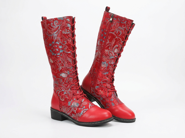 Botte haute rouge Simili Cuir Femme - Bottes rouges brodées style western chic - three_quarter_view