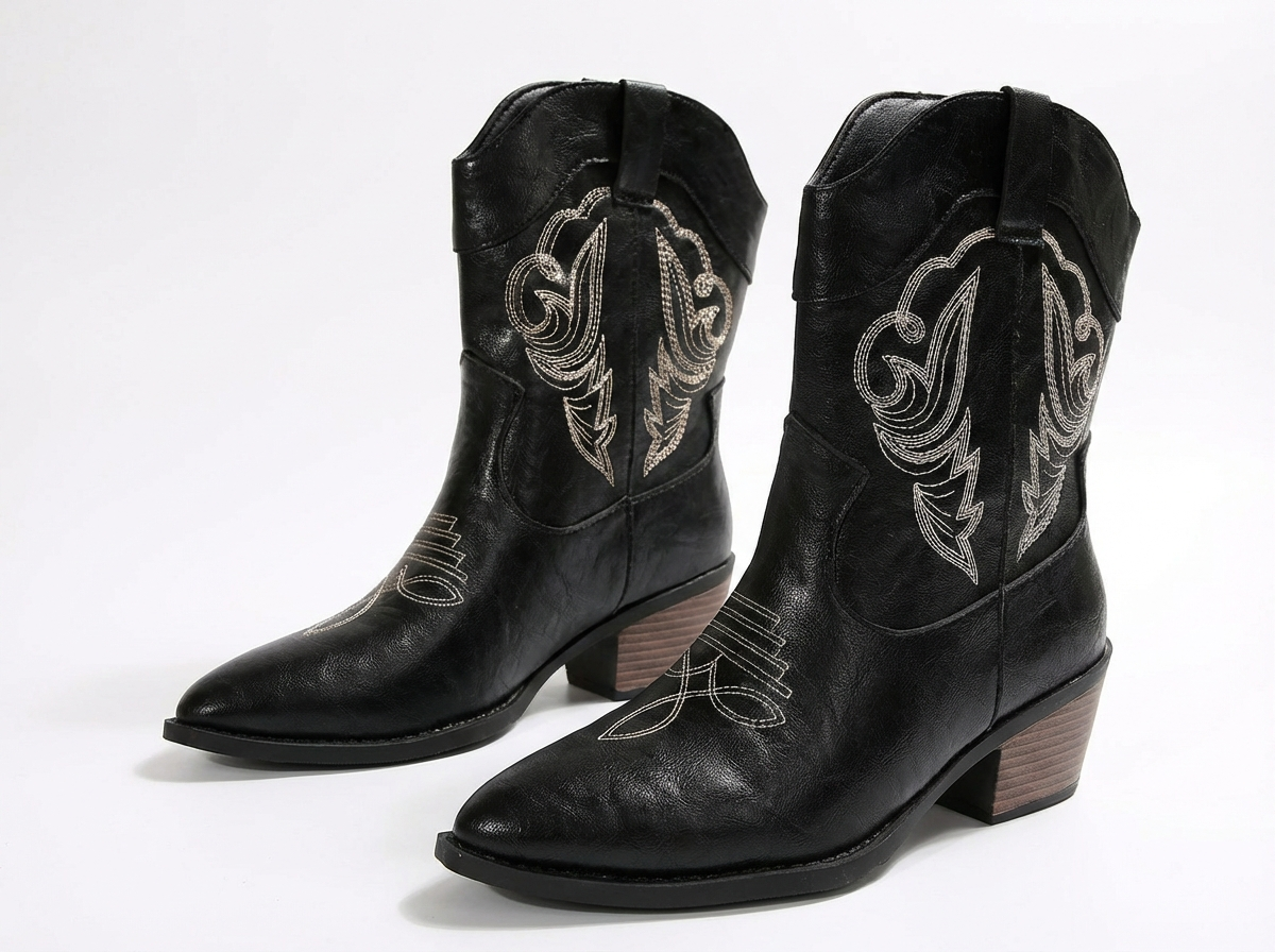 Santiag mi-haute noir Simili Cuir Femme - Broderies élégantes et talon cubain classique