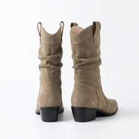 Santiag mi-haute beige Daim Synthétique Femme - Embout métallique moderne et plis subtils 4